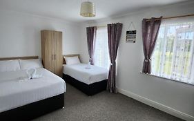 Bright Elegant Room Park View
